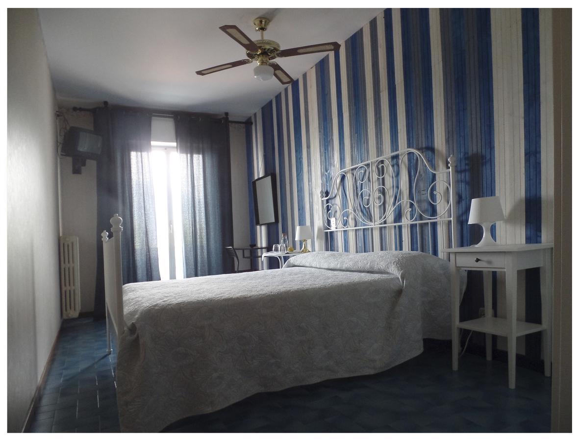 Piccolo Hotel Direkt Am See เบรนโซเน ซูล การ์ดา ภายนอก รูปภาพ