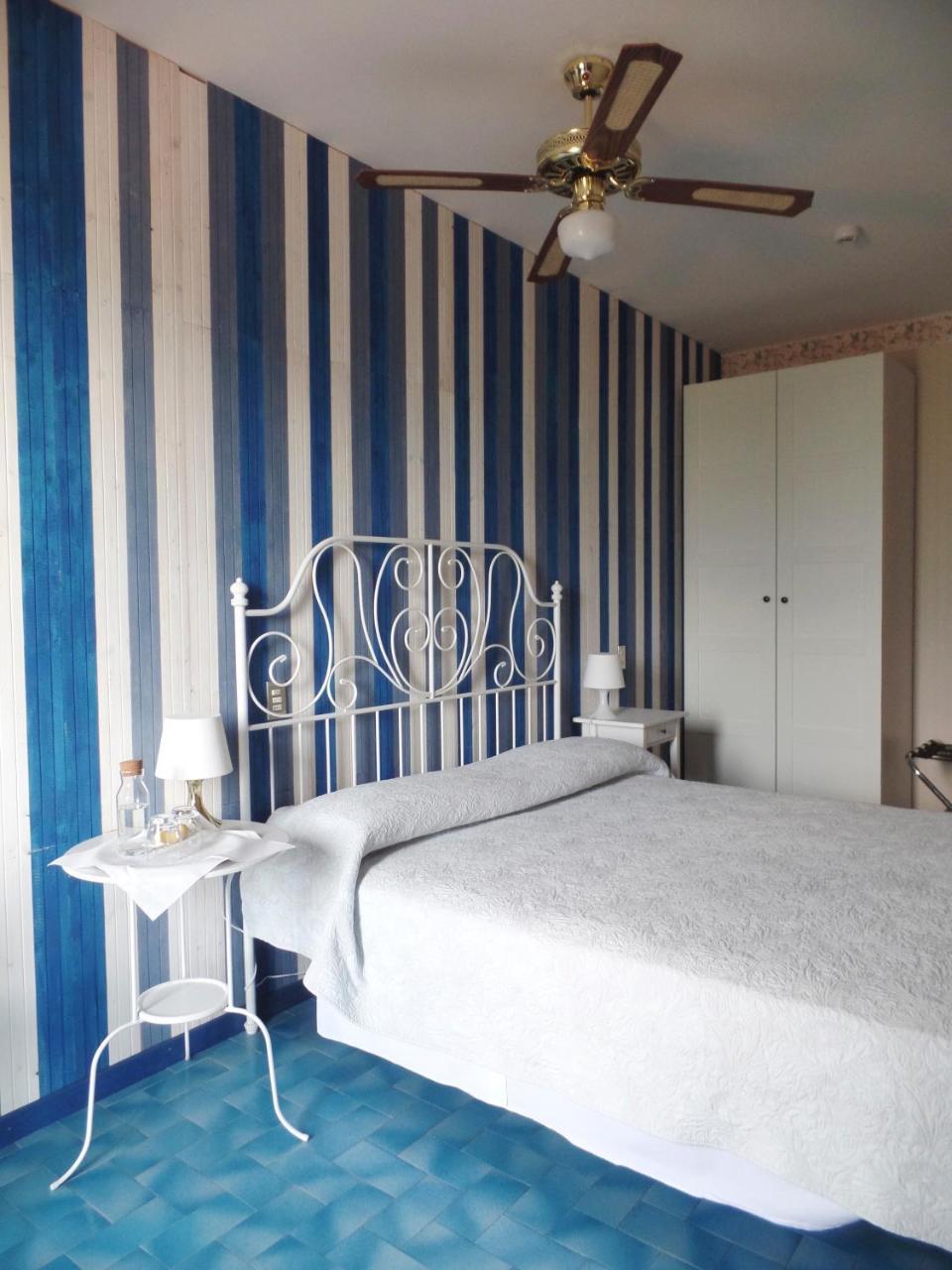 Piccolo Hotel Direkt Am See เบรนโซเน ซูล การ์ดา ภายนอก รูปภาพ